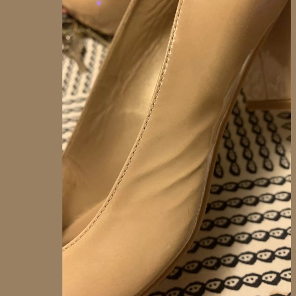 Stuart Weitzman Beige Patent Leather Heels - Picture 7 of 8
